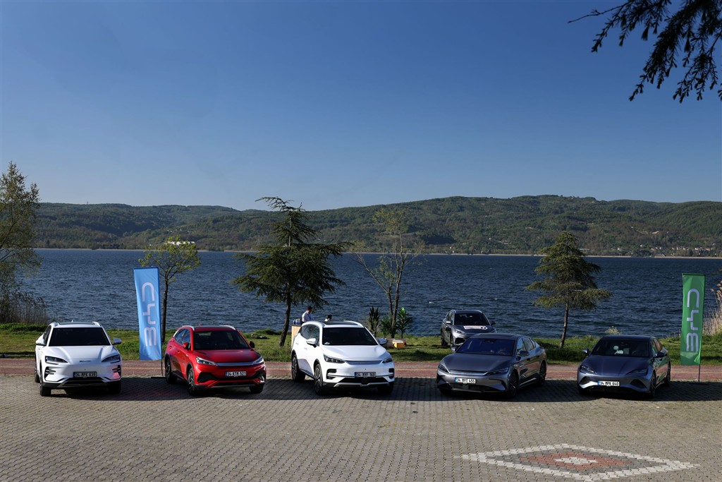 BYD Test Sürüş Günleri’nde Elektrikli Rüzgarı Esti: 7 kişilik SUV TANG İlk Kez Sahneye Çıktı