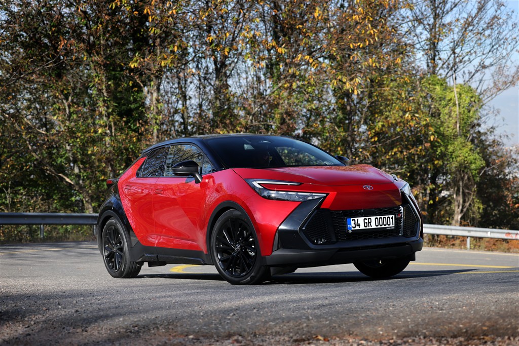 Toyota C-HR Hybrid GR SPORT ile Sportif Kimliğini Güçlendiriyor