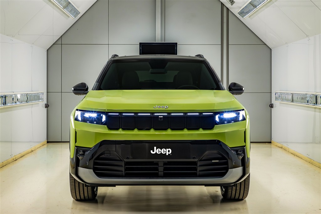 Jeep® Tamamen Yenilenen Kompakt SUV Modeli Compass’ın Üretimine Start Verdi!