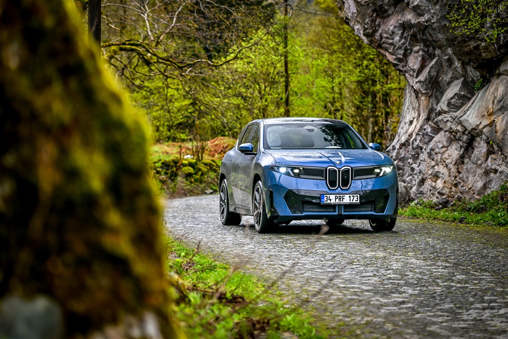 Neue Klasse’nin İlk Seri Üretim Modeli Yeni BMW iX3 Türkiye’de Yollara Çıktı